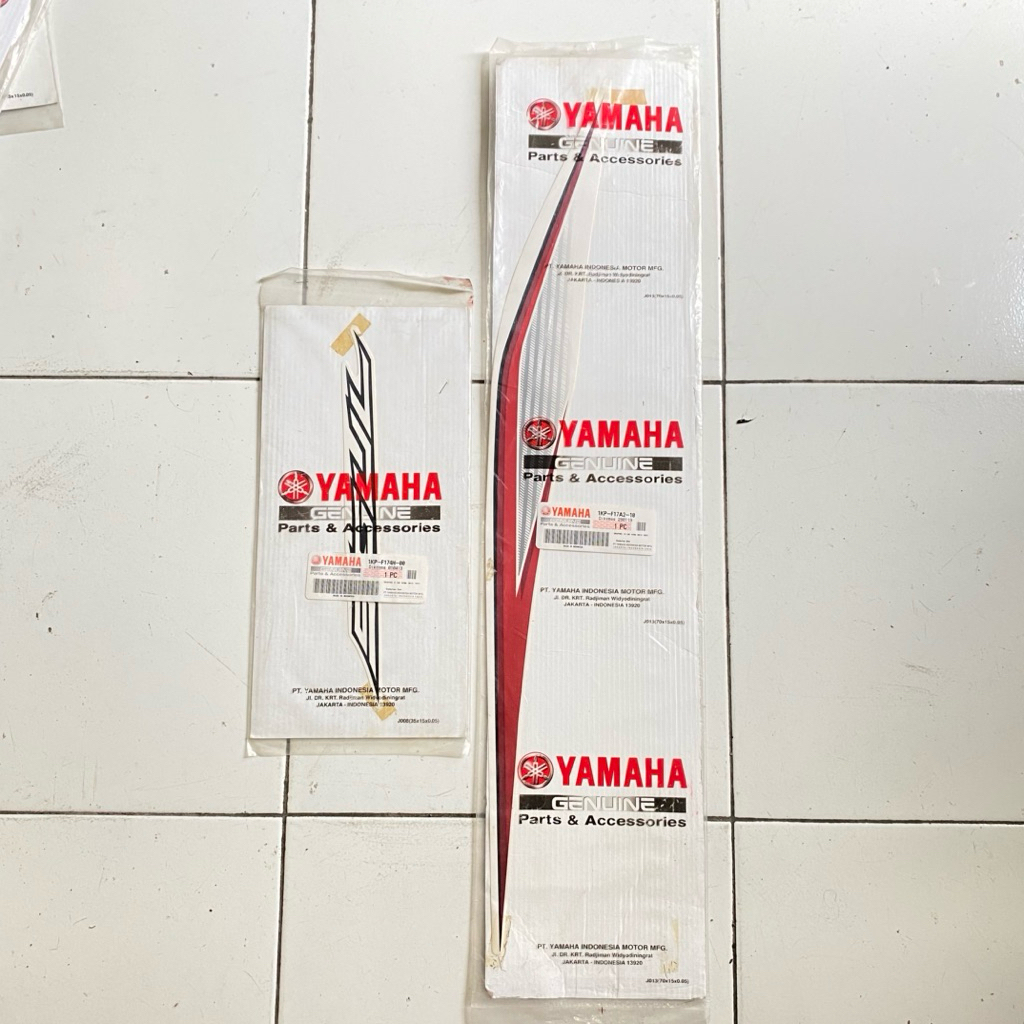 สติ๊กเกอร์ตัวขวาแถบ Yamaha Soul GT 2012 2013 สีขาว YGP 1KP-F174H-80 1KP-F17A2-10