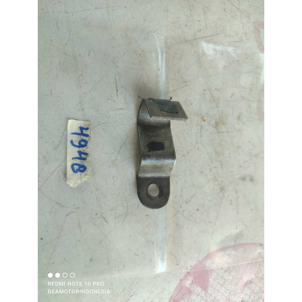 GANTUNGAN สินค้าแขวนสําหรับ YAMAHA U5 U7 V70 V75 V75DX V80 PLATINA CDI WING LEGSHIELD LEXI /4948