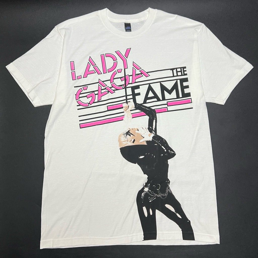 เสื้อยืดอย่างเป็นทางการของ Lady Gaga - ไมโครโฟน