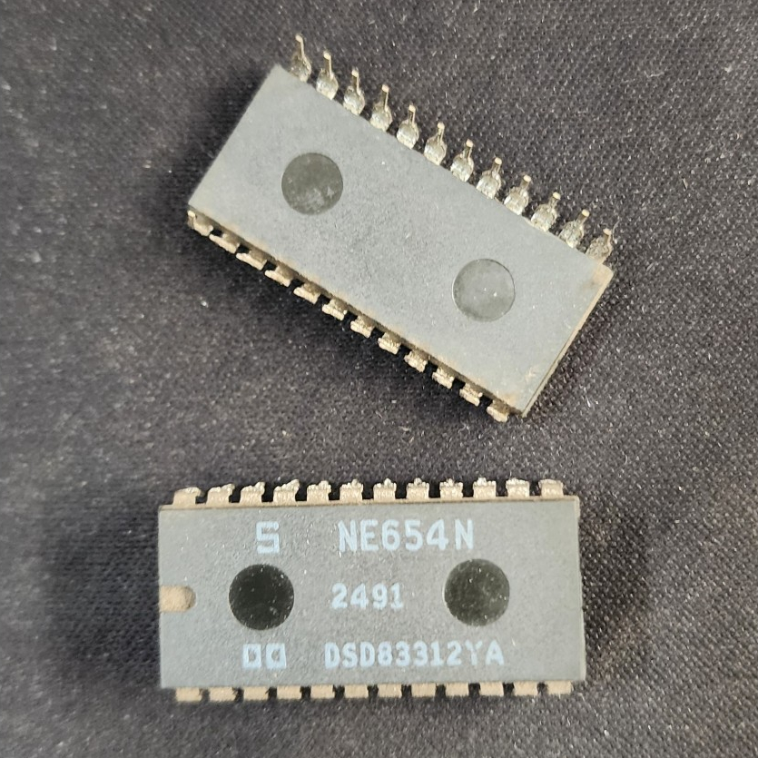 IC NE654N NE 654N Playback Switching/Pre-Amplifier DIP-24
