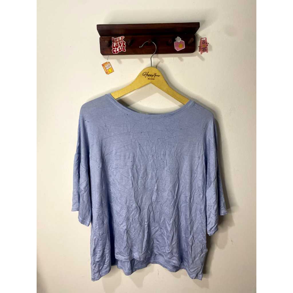 OYSHO BABY BLUE CROPPED เสื้อยืดพิมพ์ลายดาว