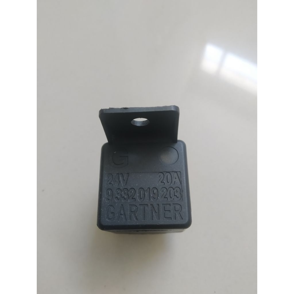 รีเลย์ยานยนต์ Gartner 9 332 019 203 คอยล์ 24V โหลด 20A ขา 5 Pins ซ็อกเก็ต