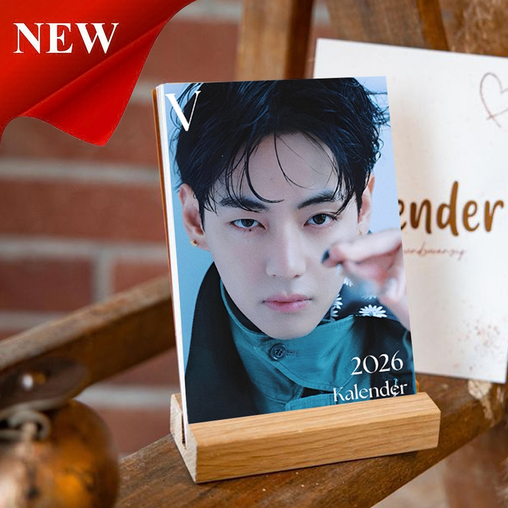 A&M Kim Taehyung BTS 2026 ขาตั้งปฏิทินตั้งโต๊ะไม้