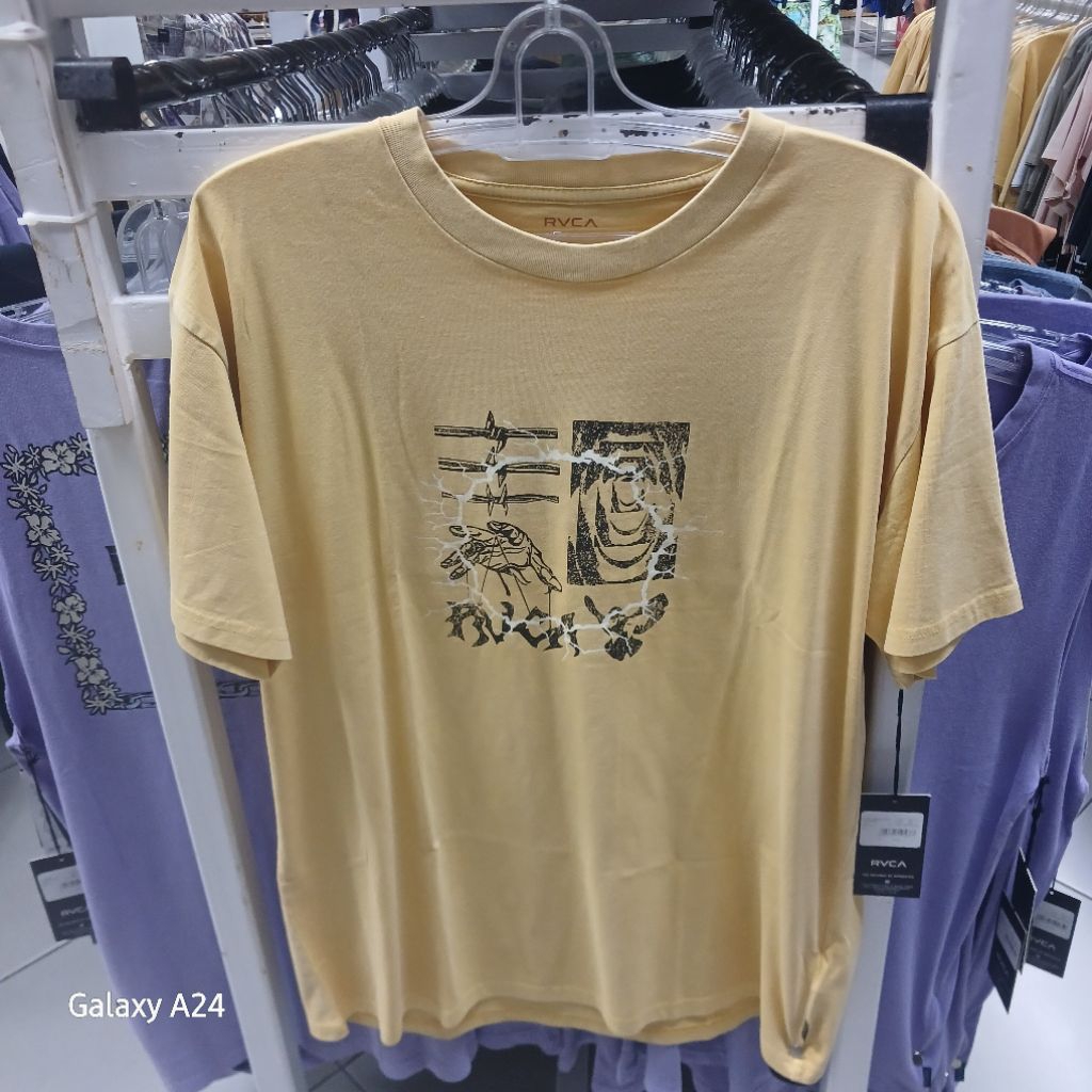 RVCA Puppet Master Tee เสื้อยืดสีเหลือง