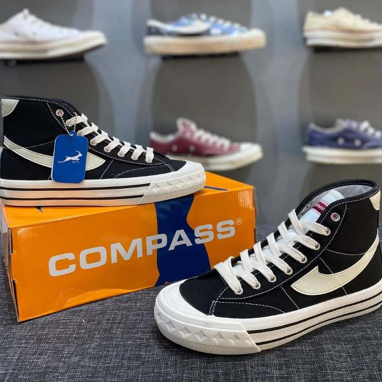 รองเท้าเข็มทิศ Retrograde Hi Decon สีดําสีขาว 2026