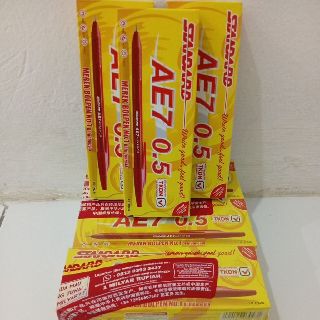 MERAH (12 ชิ้น) STANDARD AE-7 PENS/STANDARD RED BALLPOINTS 1 แพ็ค (12 ชิ้น)