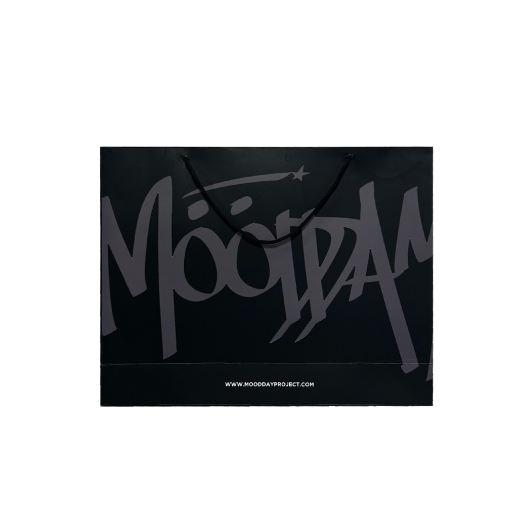 ถุงกระดาษสีดําพรีเมี่ยม โลโก้ MOODDAY PROJECT SIZE 40 X 11 X 35