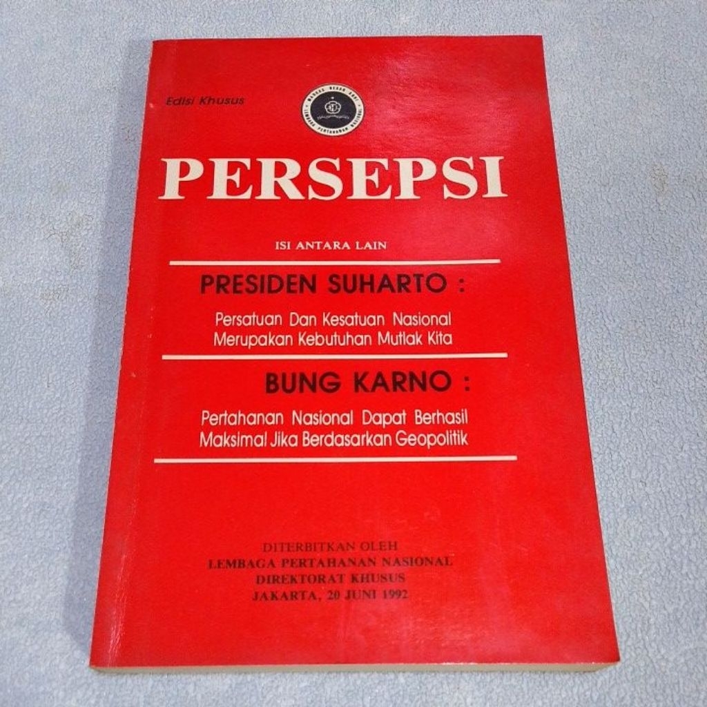 หนังสือต้นฉบับแห่งการหลอกลวงของประธาน Suharto และ Bung Karno ฉบับพิเศษโดยสถาบันป้องกันตัวเองแห่งชาติ