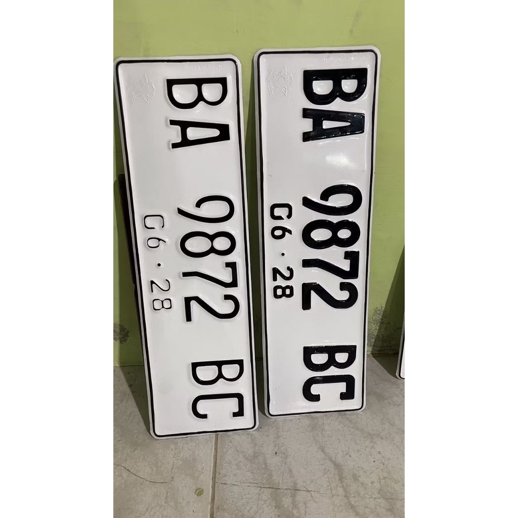 PLL4TT M0BIL ฟอนต์บางและตัวอักษรหนาพร้อมโลโก้นูน