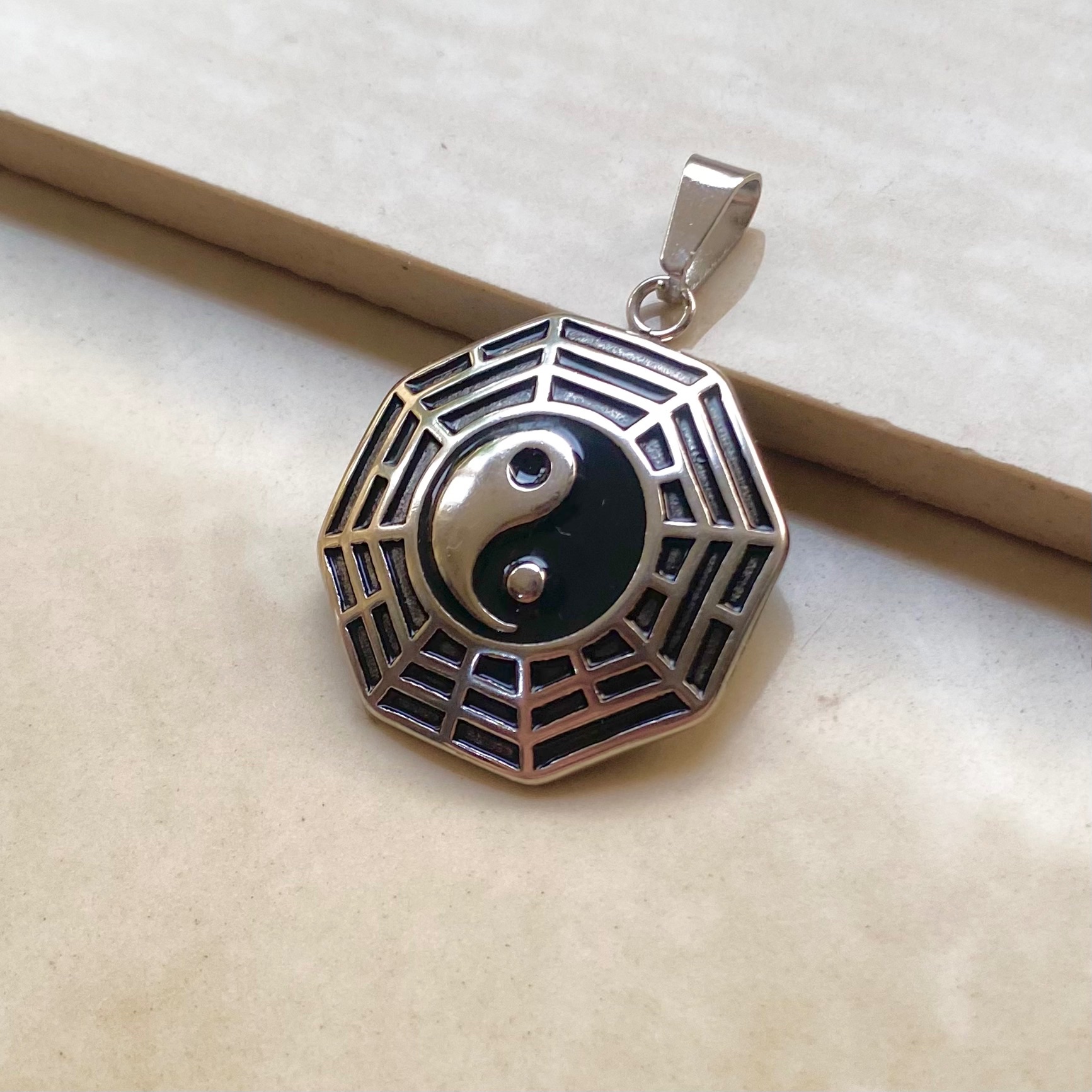 S812 จี้ไทเทเนียม Yin Yang