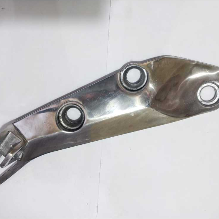 SUZUKI Posteb Fosteb Steb Bosteb. ขายึดพักเท้าหลังซ้ายสําหรับ ซูซูกิ โชกุน 125 ขัดเงา