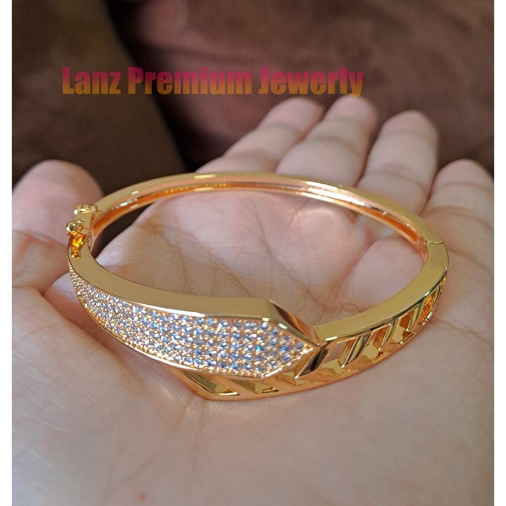 Lucy Premium Bracelet Bracelet 22K Gold Titanium Crystal