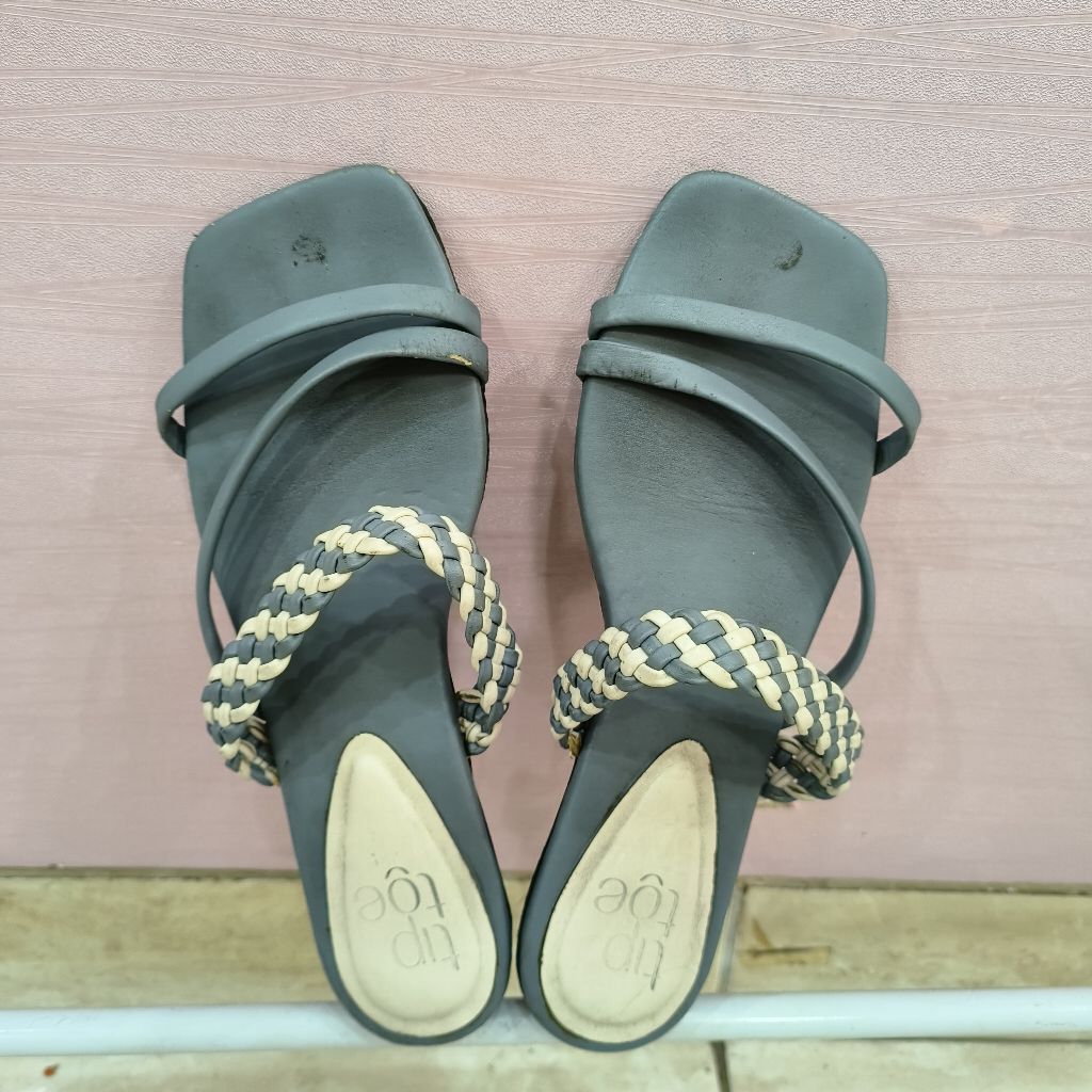 รองเท้าแตะ Tip Toe ไซส์ 37