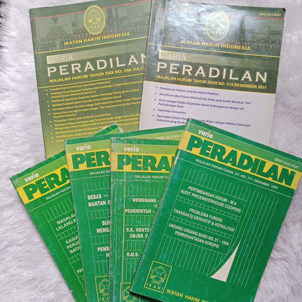 นิตยสารกฎหมาย Peradilan varia เลือกฉบับในรังไข่
