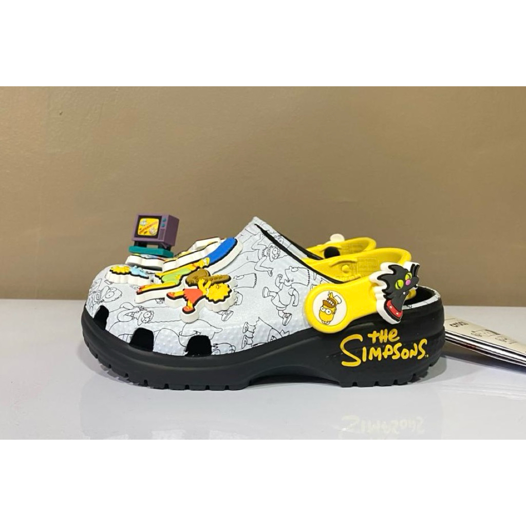 CROCS THE SIMPSON UNISEX CLASSIC CLOG ORIGINAL (แถมฟรีจิ๊บบิท + กระเป๋า crocs)