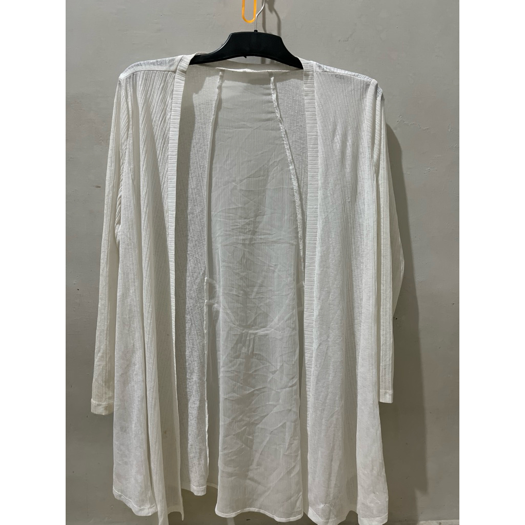 PRELOVED WHITE OUTER โดย Marzo