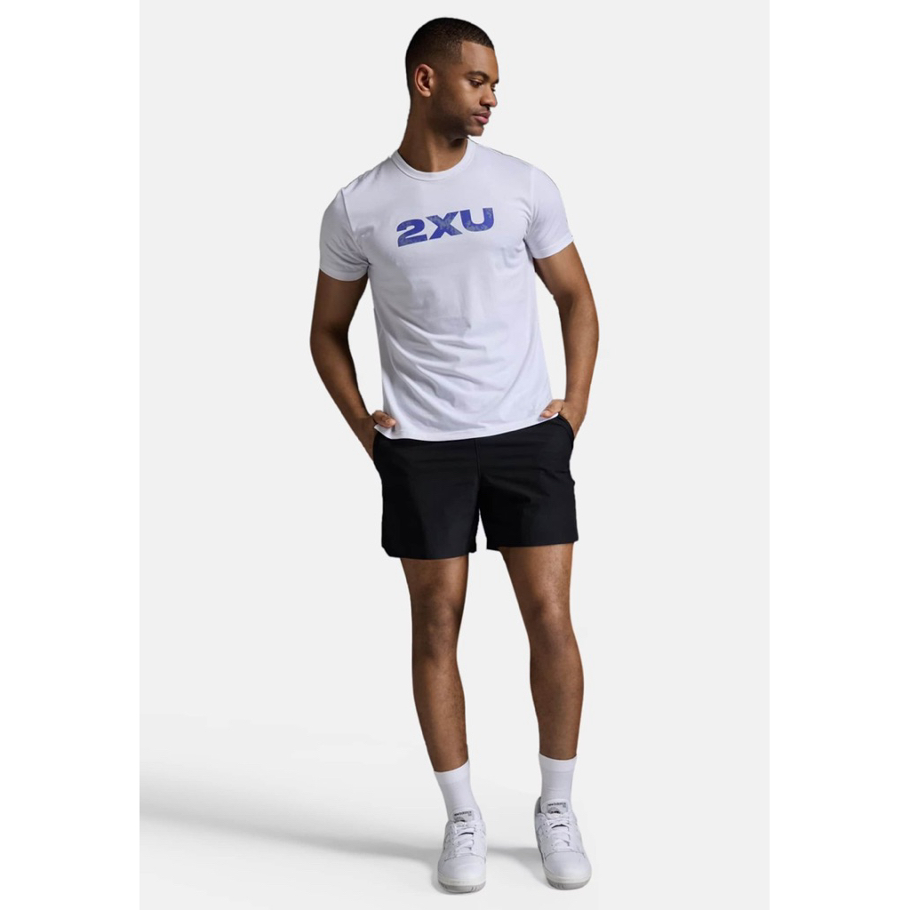 2XU | เสื้อยืด Corteender สําหรับผู้ชายสีขาว ไซส์ XL