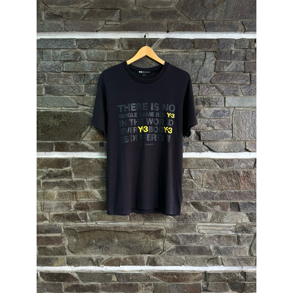 Y-3 x Adidas • Yohji Yamamoto "Everybodys Different" แบรนด์ญี่ปุ่น Streetwear Tee / เสื้อยืด / เสื้อ