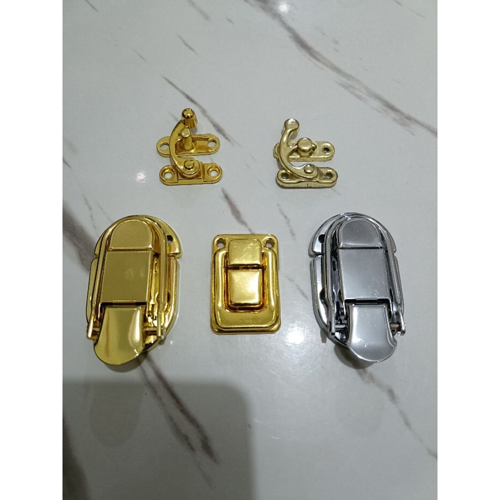 UNIVERSAL BOX HOOK CAGE LOCK SUITCASE CLAMP