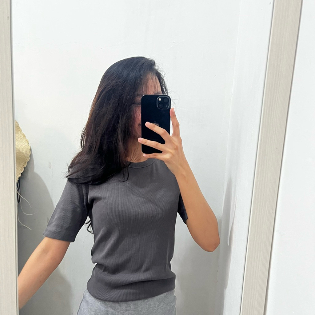 GU UNIQLO GREY TOP MG010