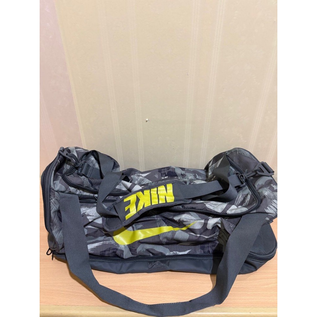 NIKE Brasilia Duffle Bag ห่วงดั้งเดิม