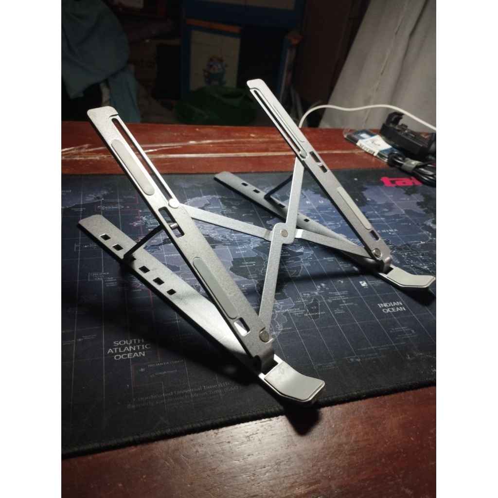 ขาตั้งแล็ปท็อปเหล็กอลูมิเนียม Uneed