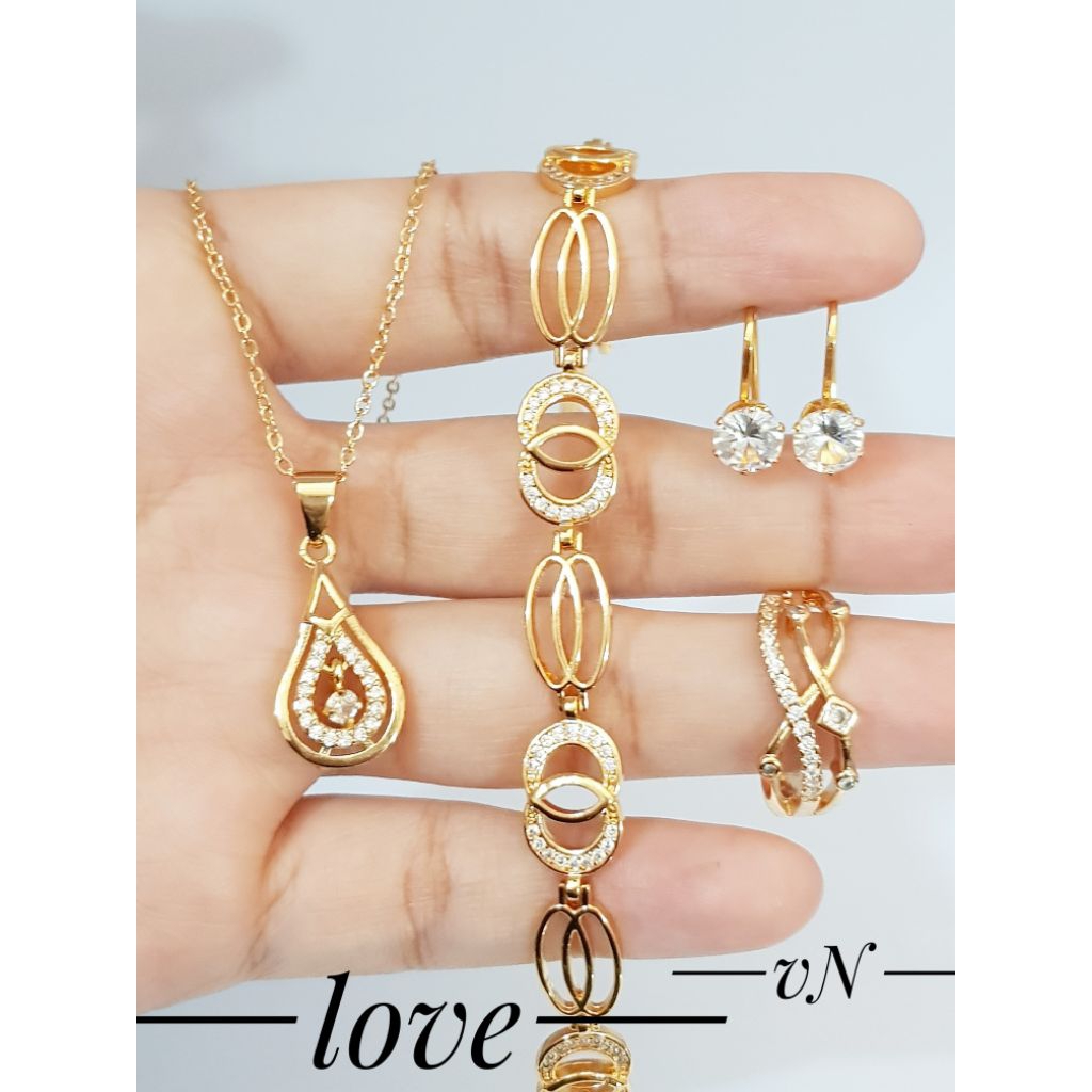 Xuping Fashion Womens Gold Jewelry Set 681