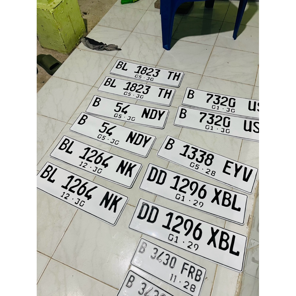 Special Pl4t M0bil หนา 1 มม. L0go นูน