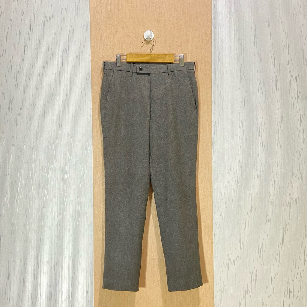 UNIQLO กางเกงทํางานทรงเข้ารูปสีเทา / กางเกงวัสดุผู้ชาย / JP565 / Size 28