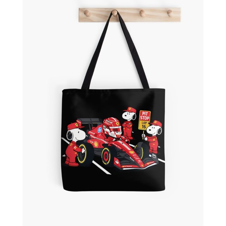 Charles Leclerc Snoopy Pit Crew F1 Ferraris Racing Tote Bag สีดํา