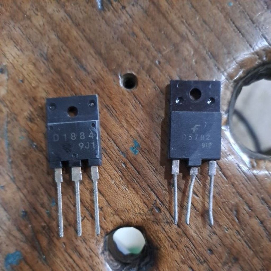 Ic/เครื่องส่งสัญญาณ D1884/D5702