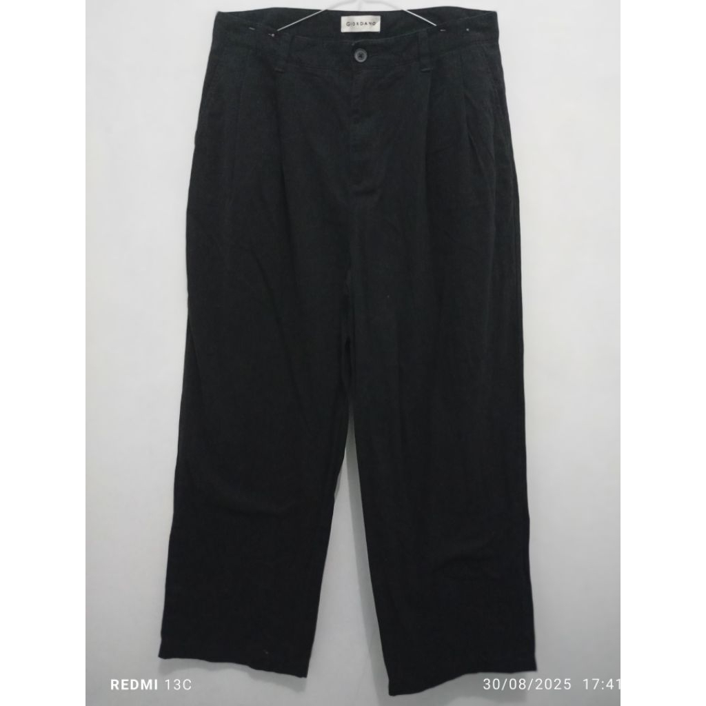 Preloved Giordano กางเกงขายาวผู้ชายสีดํา
