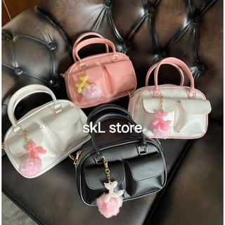 SKL Store Tas Selempang Cania Tas Selempang Wanita dengan Aksesoris Bulu Lucu untuk Gaya Anda