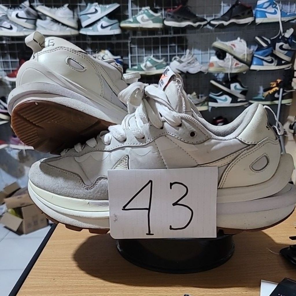 รองเท้า 43 ต่ํา*****