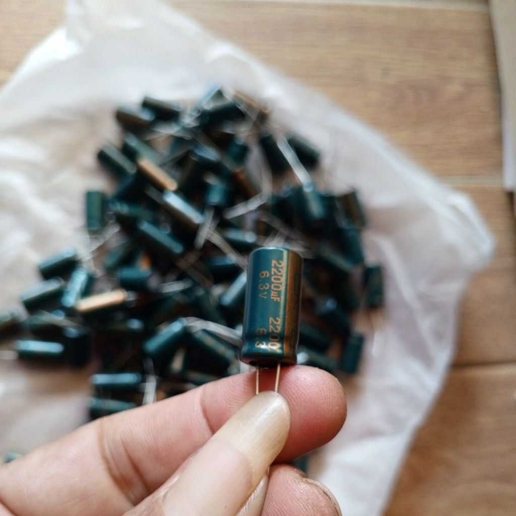 Elco 2200uf 6.3 v ใหม่ต่อ 20 ชิ้น