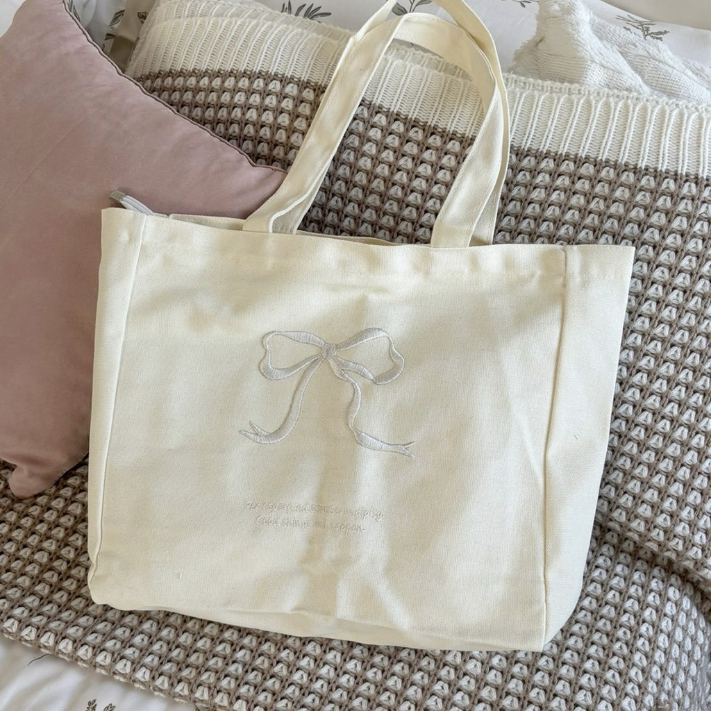 Mocorie - Chocolatos coquette Ribbon เย็บปักถักร้อย Totebag / coquette Ribbon เย็บปักถักร้อย Totebag