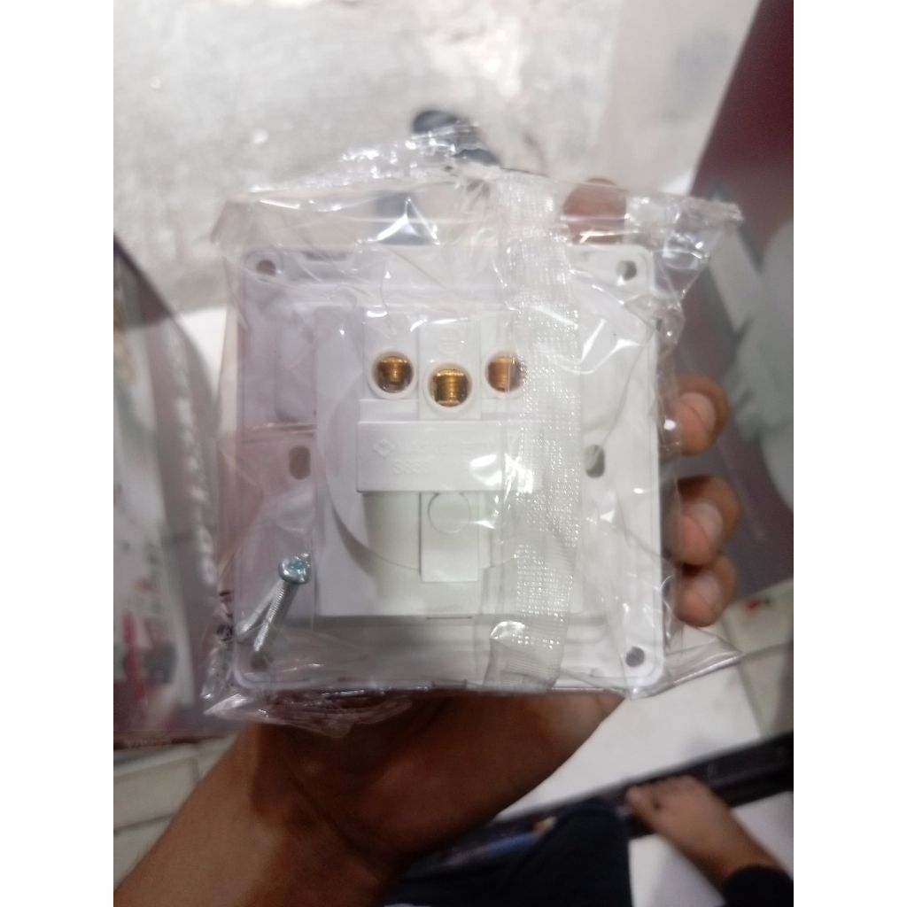 STOP CONTACT MASKO SLIM S850 CP สีขาว