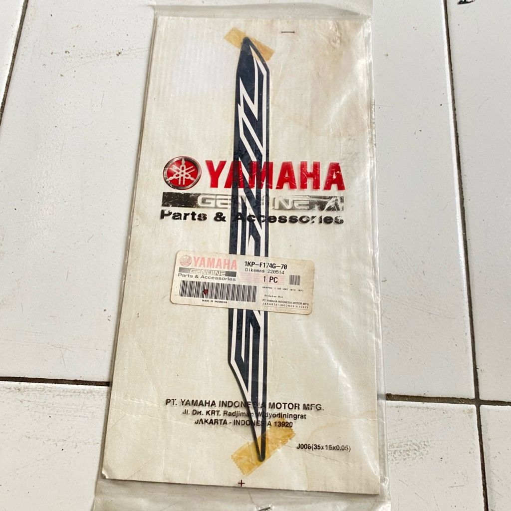Yamaha Soul GT 2012 2013 สีดําสีเหลืองด้านหลังแถบสติกเกอร์เดิม YGP 1KP-F174G-70