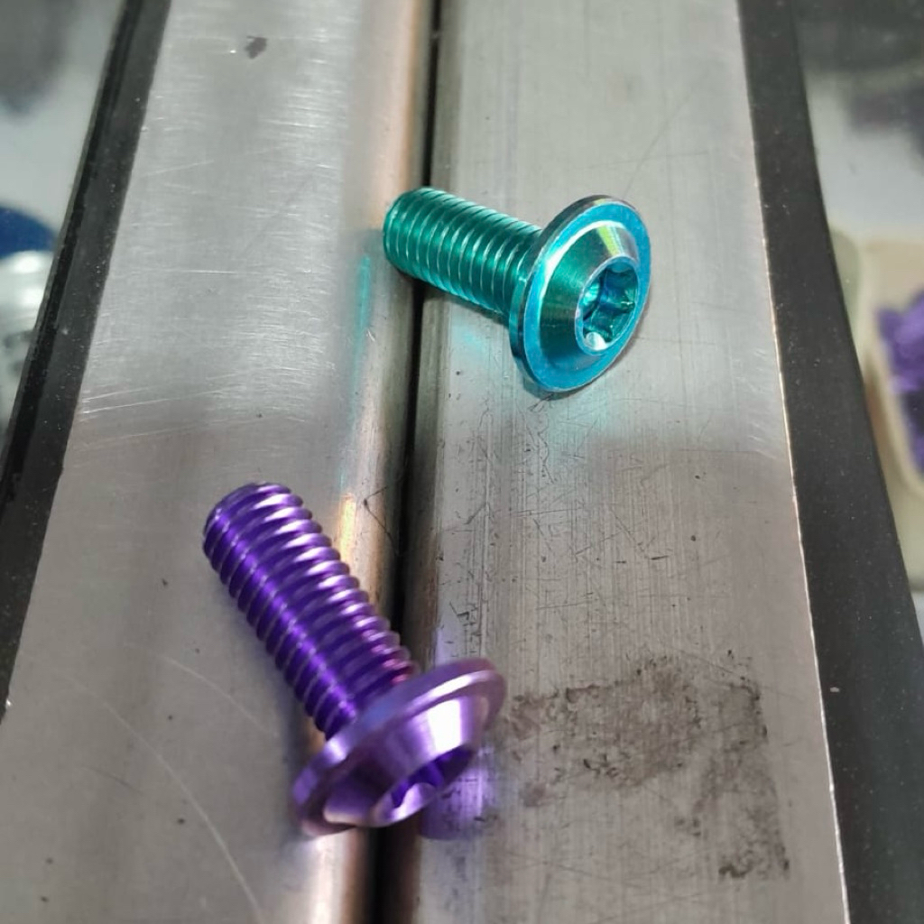 BOLT TITANIUM สําหรับดิสก์เบรก