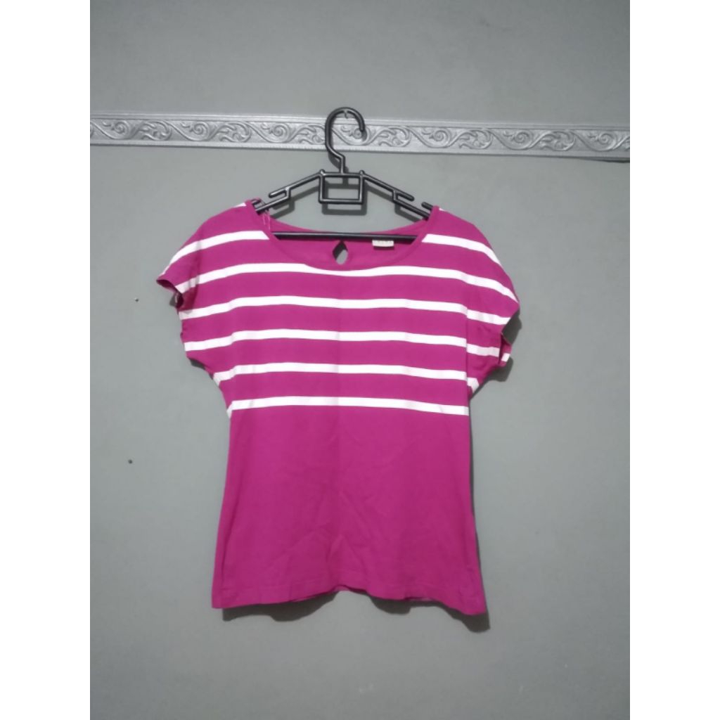 เสื้อยืดผู้หญิง Esprit ไซส์ SM / LIKE NEW (Pree Loved)
