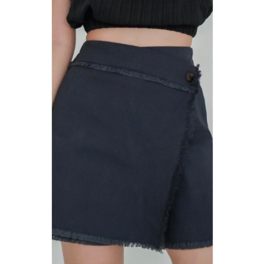 Preloved Lizzy Frayed Denim Skort ใน Prussian Blue