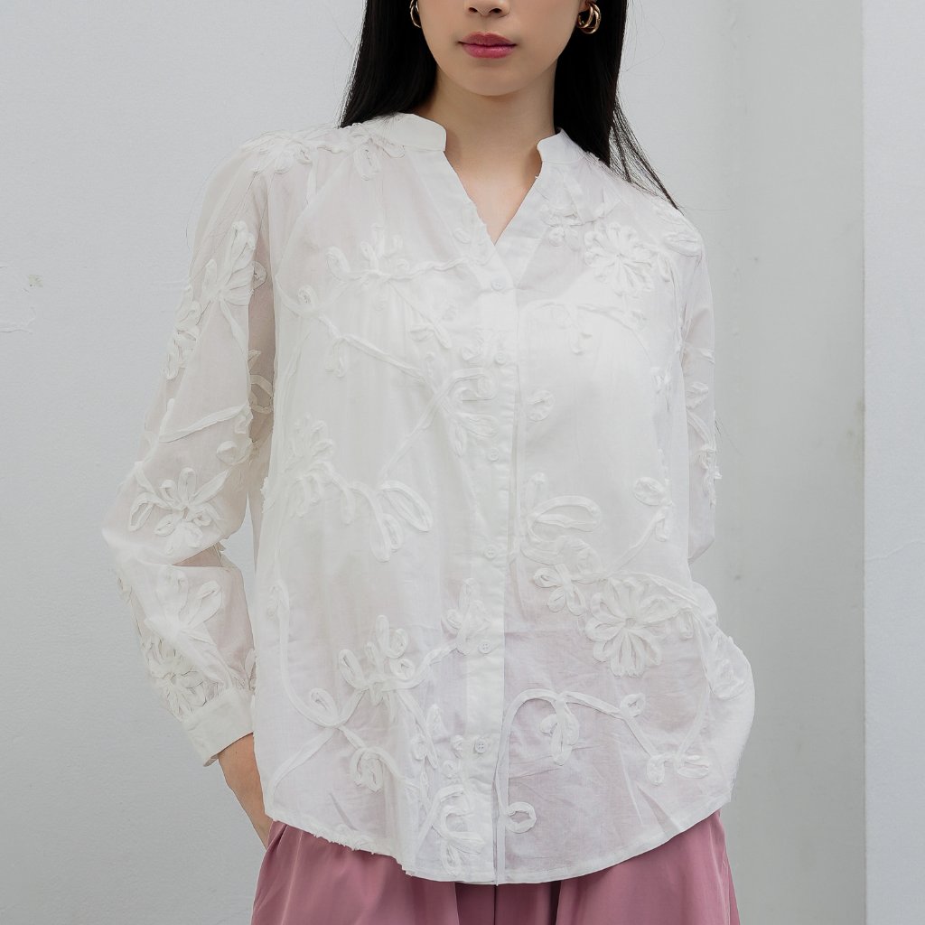 This Is April Camilla Top Blouse ผู้หญิงแขนยาว Casual Look สีขาว