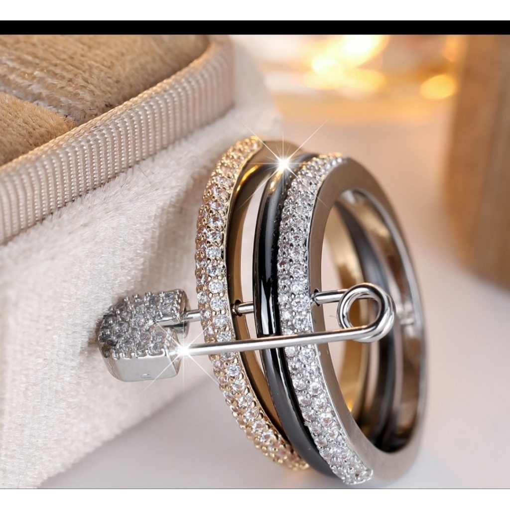 หมุดวงแหวนเชื่อมต่อสามชั้นสําหรับผู้หญิง CZ คิวพร้อมรายการศูนย์วงแหวนสีดํา 2025