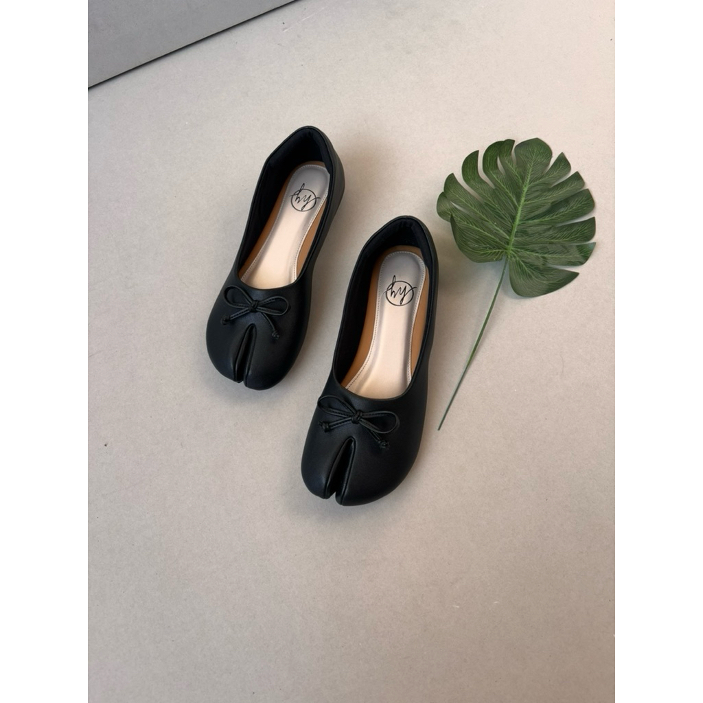 Hy_shoes รองเท้า Kyomi Black Tabi