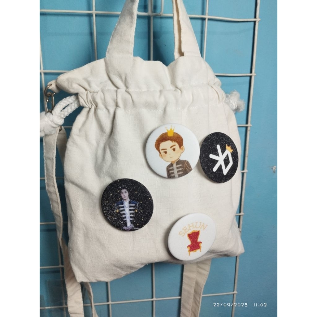 SEHUN CROWN PIN KIT - หมุดกระดุม 44 มม | ภายนอก SEHUN | กระเป๋า COLLECTION | หมวก