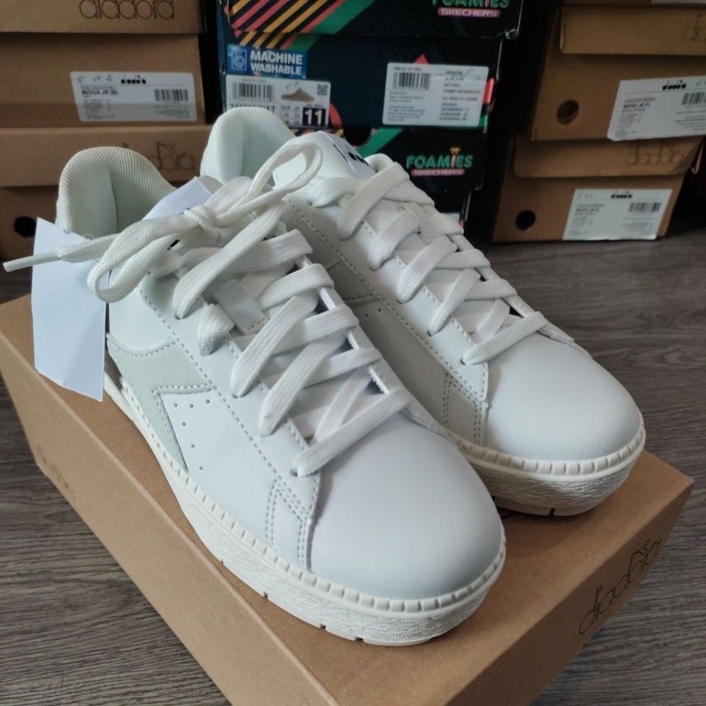 รองเท้า DIA Jace สีขาว