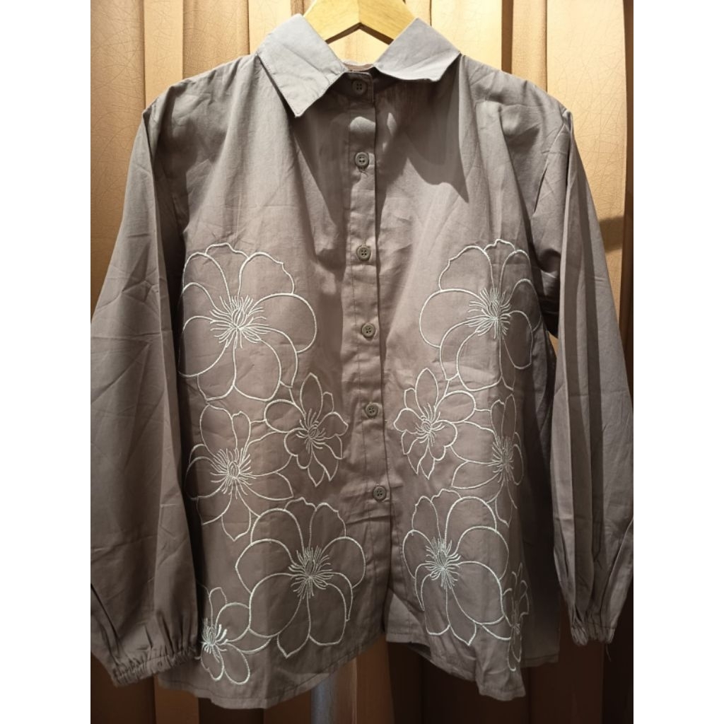 [RANARA] เสื้ออรีพร้อมงานปัก | TAUPE TAUPE TAUPE