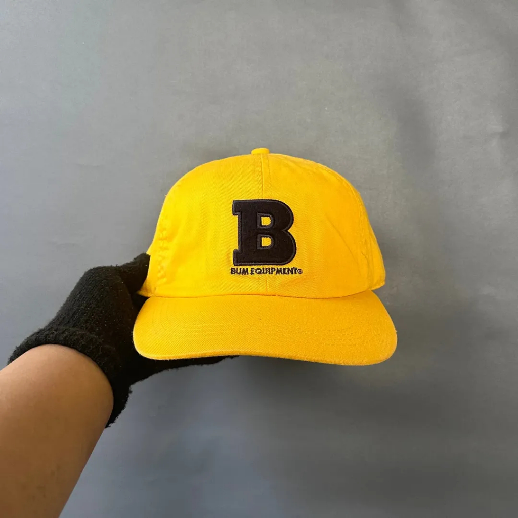 BUM EQUIPMENT Mustard Unisex หมวกเรียบง่ายสําหรับผู้ชายและผู้หญิง