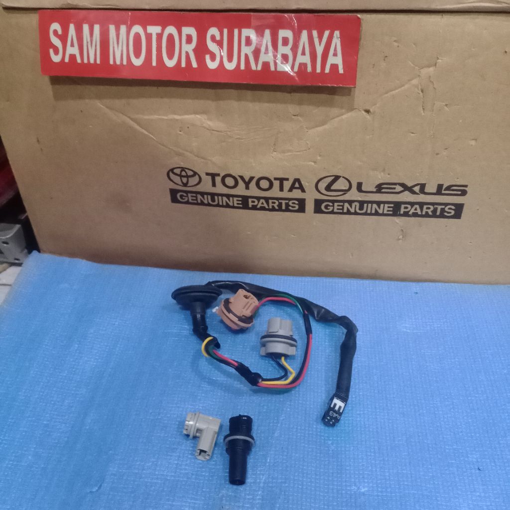 Original Toyota Innova Reborn stop Lamp stop Lamp Socket Fitting