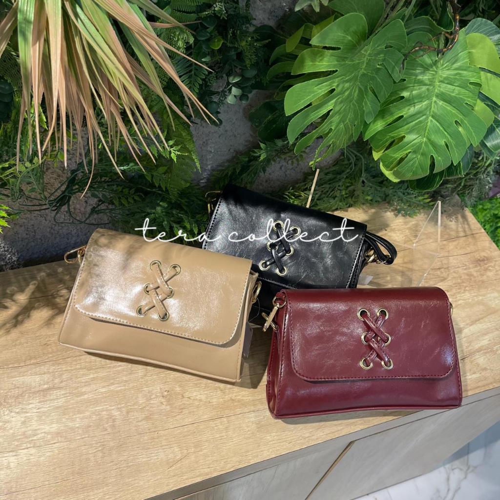 Tera Collect - กระเป๋าสะพายไหล่ผู้หญิงพร้อมเชือกผูกรองเท้าหนังมันเงา